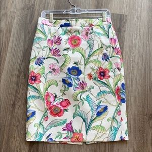 Vibrant floral Ann Taylor pencil skirt size 4 🌸